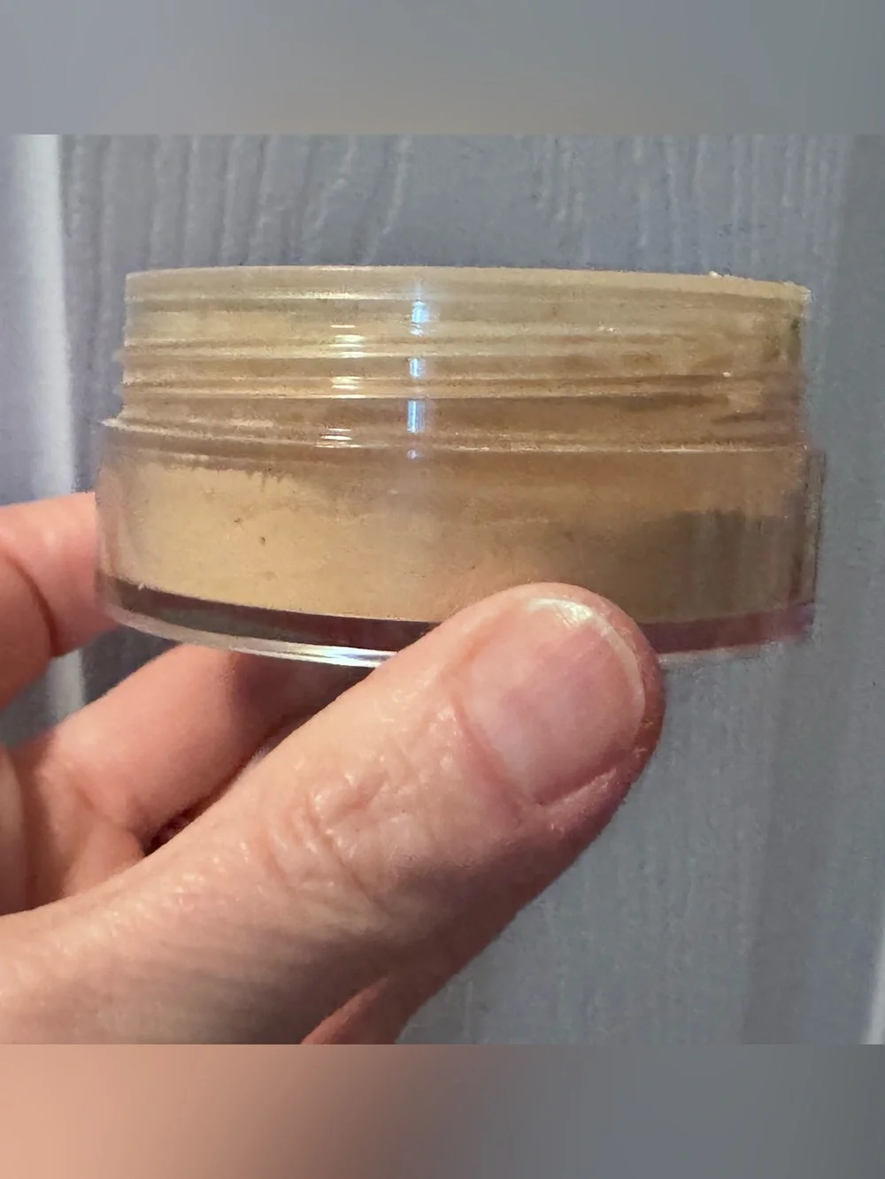 Bobbi Brown Loose Setting Powder in Soft Sand